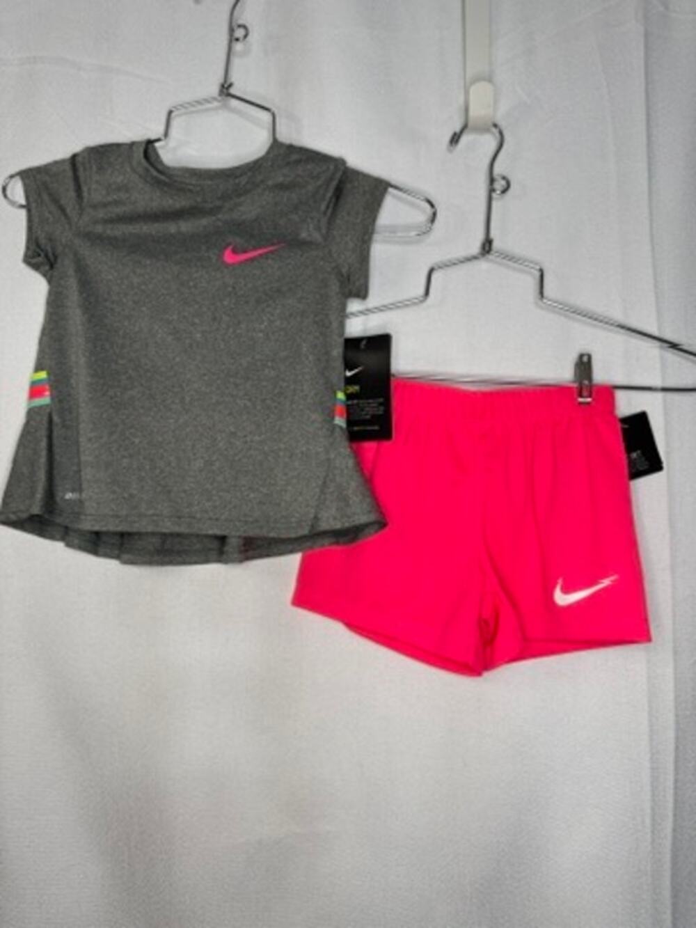 413. Nike Dri-FIT 2 Piece Shorts Set Gray Pink Girls Size 3-4Y NWT